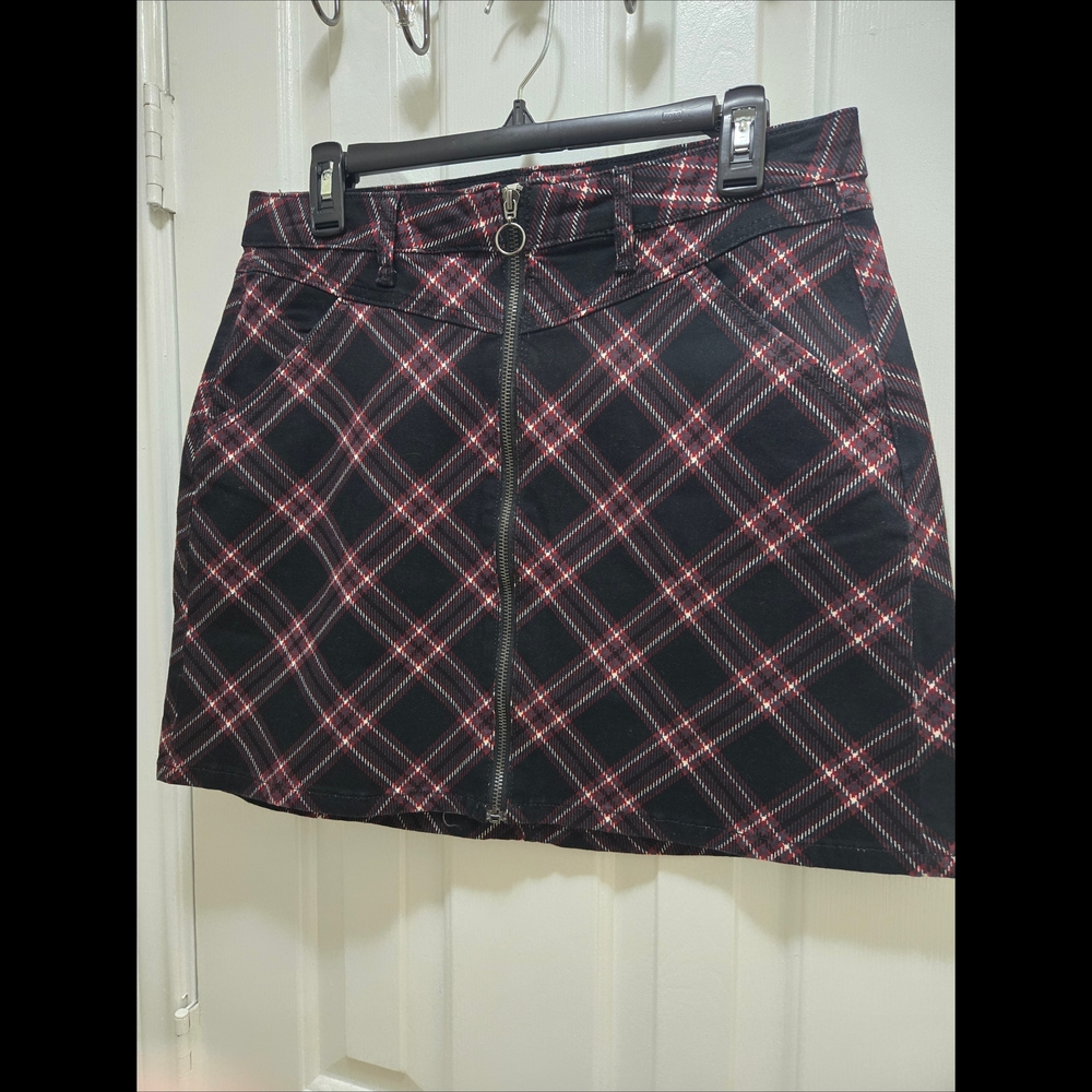 SO Mini Skirt Red Black Grey Plaid Full Front Zipper O Ring Sz A Line 15 NWOT